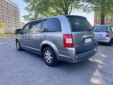 Chrysler Grand Voyager 2.8 crd Limited auto dpf - Immagine 7
