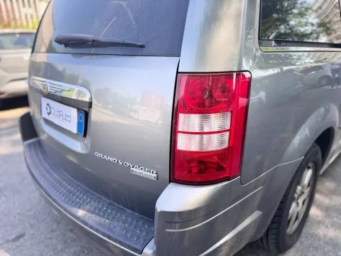 Chrysler Grand Voyager 2.8 crd Limited auto dpf - Immagine 12