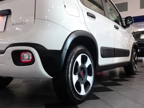 Fiat Panda 1.0 hybrid City Cross s&s 70cv - Immagine 9