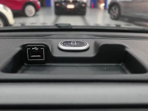 Fiat Panda 1.0 hybrid City Cross s&s 70cv - Immagine 18