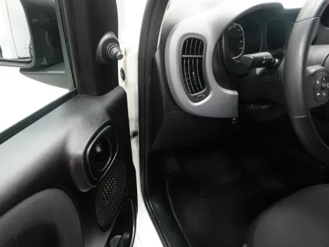 Fiat Panda 1.0 hybrid City Cross s&s 70cv - Immagine 19