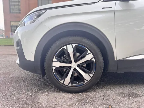 Peugeot 3008 1.2 puretech t GT Line s&s 130cv eat8 - Immagine 13