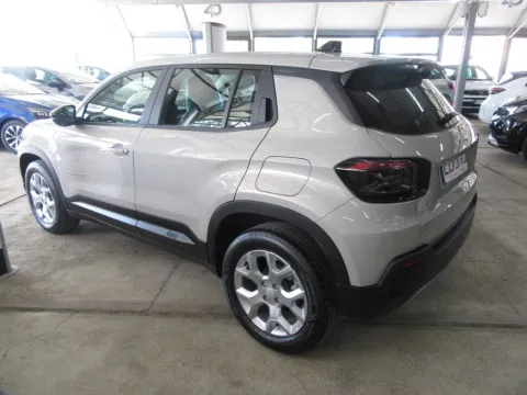 Jeep Avenger 1.2 turbo Altitude fwd 100cv - Immagine 5