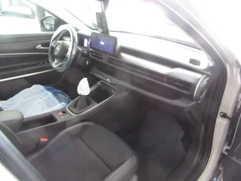 Jeep Avenger 1.2 turbo Altitude fwd 100cv - Immagine 9