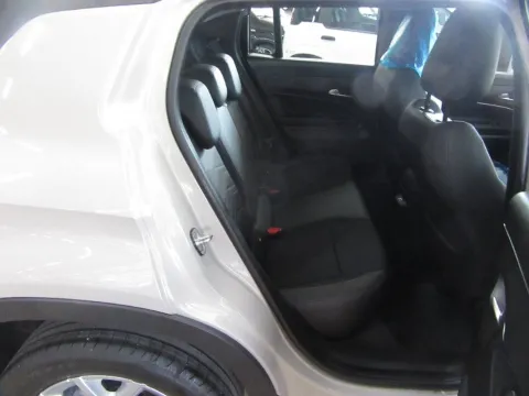 Jeep Avenger 1.2 turbo Altitude fwd 100cv - Immagine 10