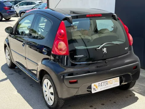 Peugeot 107 5p 1.0 12v Sweet Years c/navi - Immagine 3