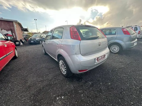 Fiat Punto 5p 1.3 mjt 16v Street 75cv E5+ - Immagine 5