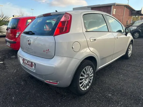 Fiat Punto 5p 1.3 mjt 16v Street 75cv E5+ - Immagine 6
