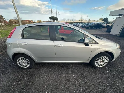 Fiat Punto 5p 1.3 mjt 16v Street 75cv E5+ - Immagine 7