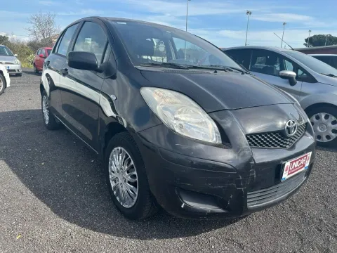 Toyota Yaris 5p 1.0 - Immagine 2