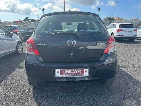 Toyota Yaris 5p 1.0 - Immagine 4