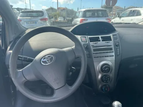 Toyota Yaris 5p 1.0 - Immagine 7