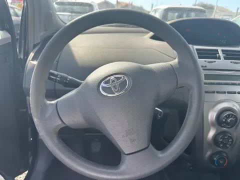 Toyota Yaris 5p 1.0 - Immagine 8