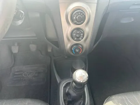 Toyota Yaris 5p 1.0 - Immagine 11