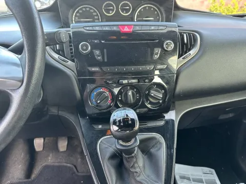 Lancia Ypsilon 1.2 8v Gold c/CL 69cv E6 - Immagine 8