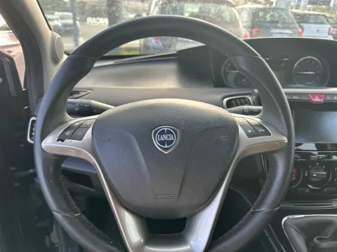 Lancia Ypsilon 1.2 Platinum ecochic Gpl 69cv my16 - Immagine 7