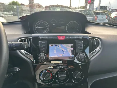 Lancia Ypsilon 1.2 Platinum ecochic Gpl 69cv my16 - Immagine 11