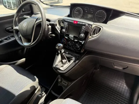 Lancia Ypsilon 1.2 Gold 69cv my18 - Immagine 12