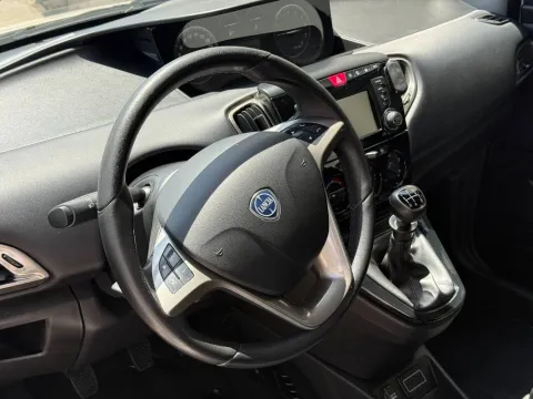 Lancia Ypsilon 1.2 Gold 69cv my18 - Immagine 16
