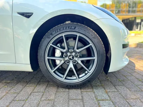 Tesla Model 3 Standard rwd Plus - Immagine 11