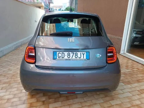 Fiat 500e 42 kWh Passion - Immagine 4