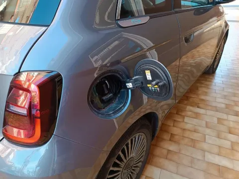 Fiat 500e 42 kWh Passion - Immagine 6