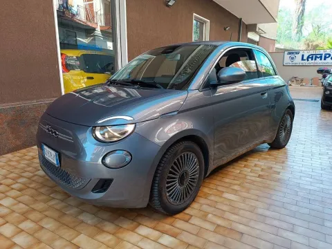 Fiat 500e 42 kWh Passion - Immagine 8