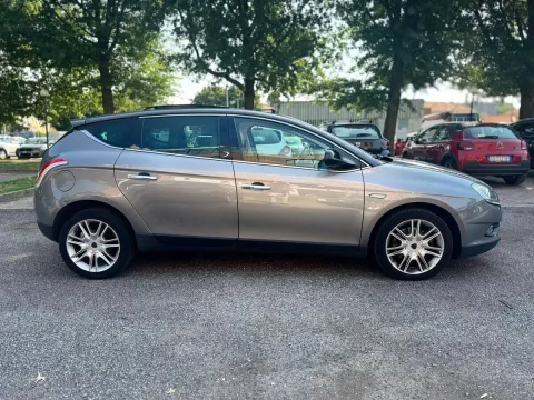 Lancia Delta 2.0 mjt Platino 165cv dpf - Immagine 3