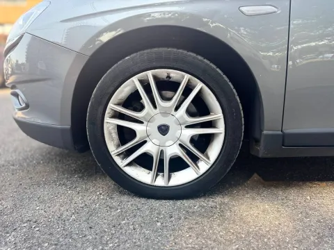 Lancia Delta 2.0 mjt Platino 165cv dpf - Immagine 8