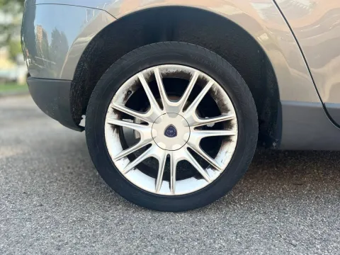 Lancia Delta 2.0 mjt Platino 165cv dpf - Immagine 10