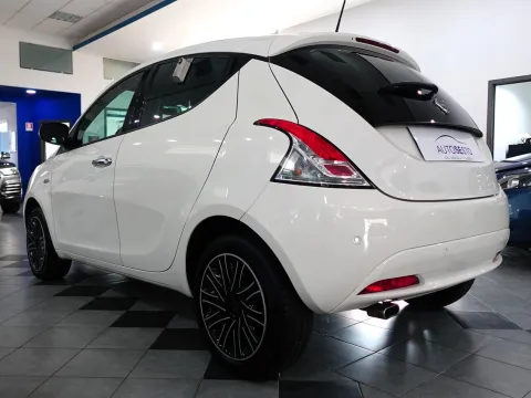 Lancia Ypsilon 1.0 firefly hybrid Gold s&s 70cv - Immagine 5