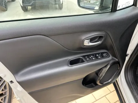 Jeep Renegade 1.3 t4 phev Limited 4xe at6 - Immagine 8