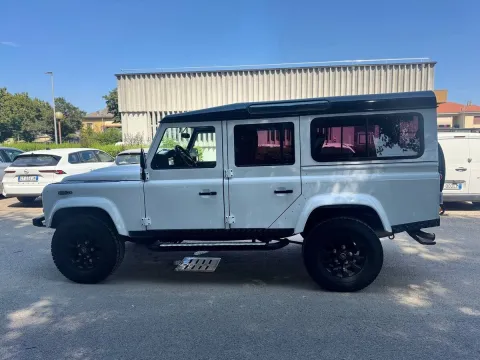 Land Rover Defender 110 2.2 td SW - Immagine 8