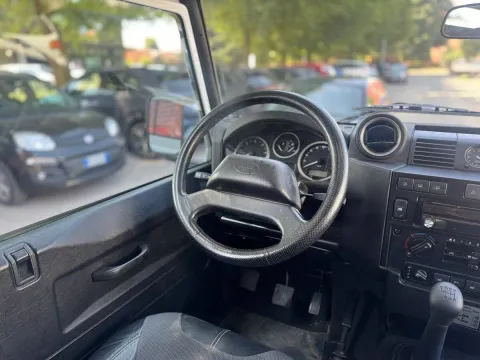 Land Rover Defender 110 2.2 td SW - Immagine 18