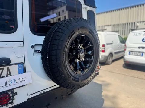 Land Rover Defender 110 2.2 td SW - Immagine 23
