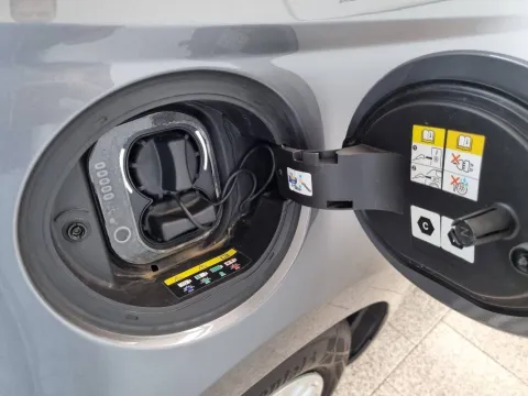 Fiat 500e 23,65 kWh (Red) - Immagine 20