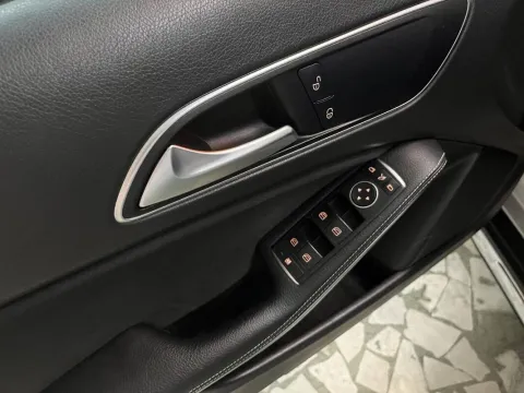 Mercedes GLA 180 d Premium auto - Immagine 12