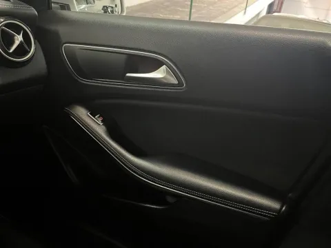Mercedes GLA 180 d Premium auto - Immagine 17