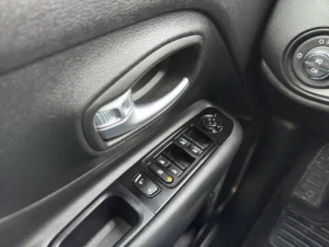 Jeep Renegade 2.0 mjt S 4wd 140cv auto 9m - Immagine 21
