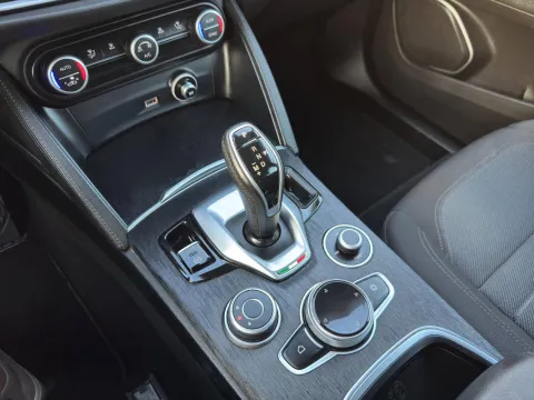 Alfa Romeo Stelvio 2.2 t Super rwd 160cv auto - Immagine 19