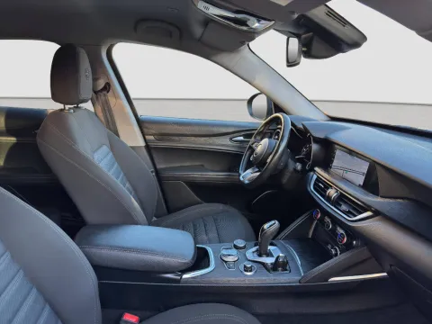 Alfa Romeo Stelvio 2.2 t Business rwd 160cv auto - Immagine 11