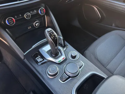 Alfa Romeo Stelvio 2.2 t Business rwd 160cv auto - Immagine 19
