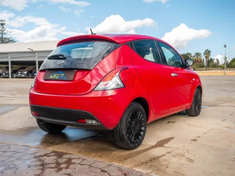Lancia Ypsilon 1.0 firefly hybrid Silver s&s 70cv - Immagine 7