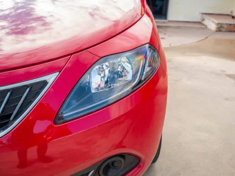 Lancia Ypsilon 1.0 firefly hybrid Silver s&s 70cv - Immagine 10