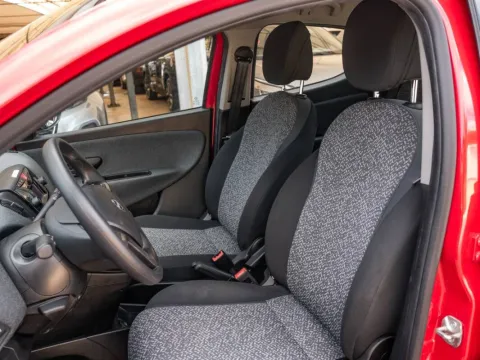 Lancia Ypsilon 1.0 firefly hybrid Silver s&s 70cv - Immagine 12