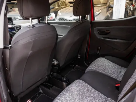 Lancia Ypsilon 1.0 firefly hybrid Silver s&s 70cv - Immagine 14
