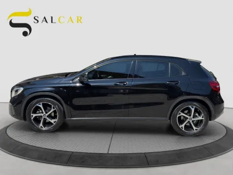 Mercedes GLA 200 d Night Edition auto - Immagine 4
