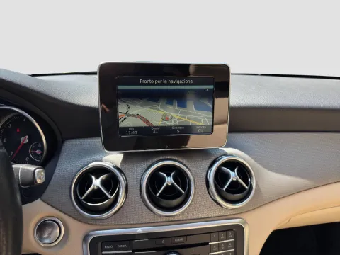 Mercedes GLA 200 d Night Edition auto - Immagine 16