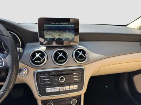 Mercedes GLA 200 d Night Edition auto - Immagine 17