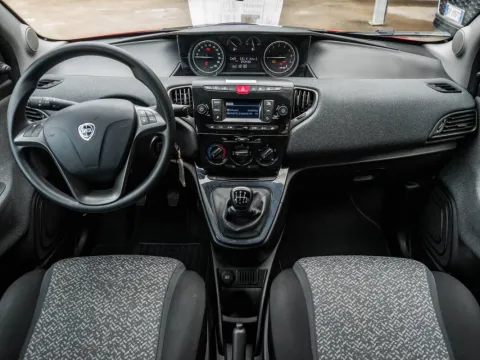 Lancia Ypsilon 1.0 firefly hybrid Silver s&s 70cv - Immagine 26